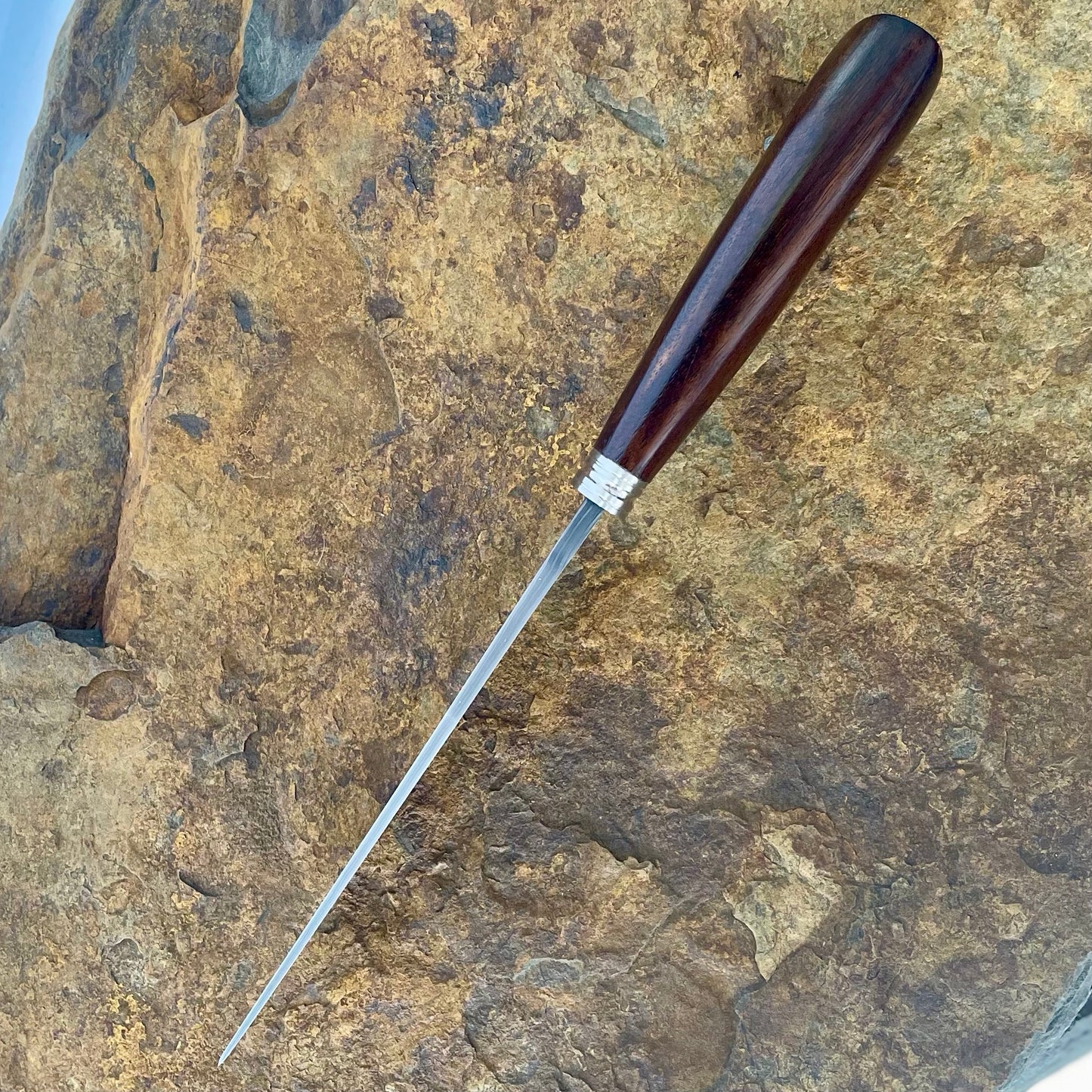 Vyrkalis Damascus 1075/15N20 w/ Walnut