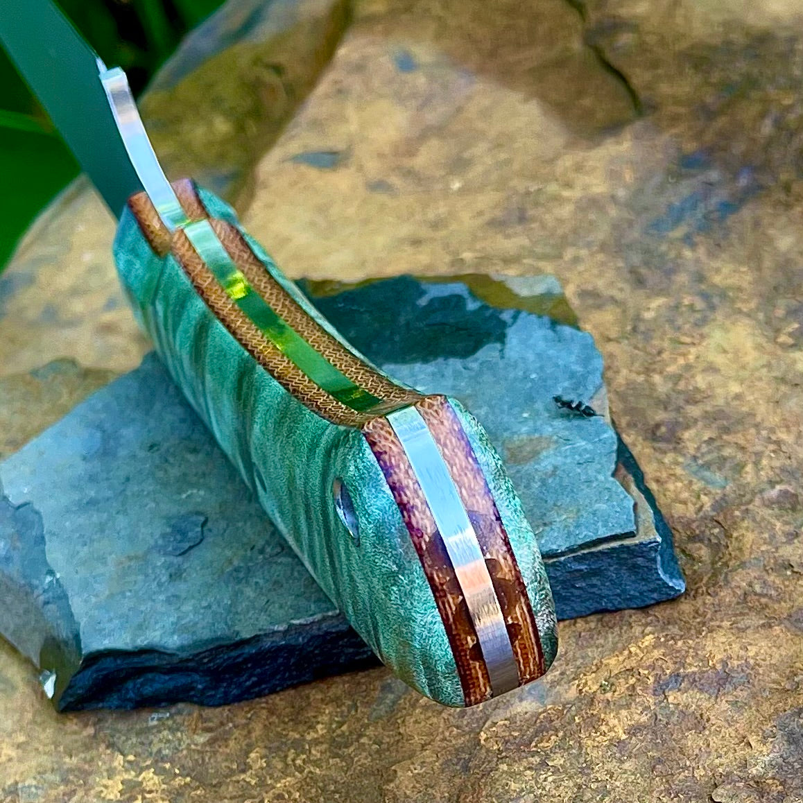 Hunter in CPM154 w/ Green Maple/Micarta Liners