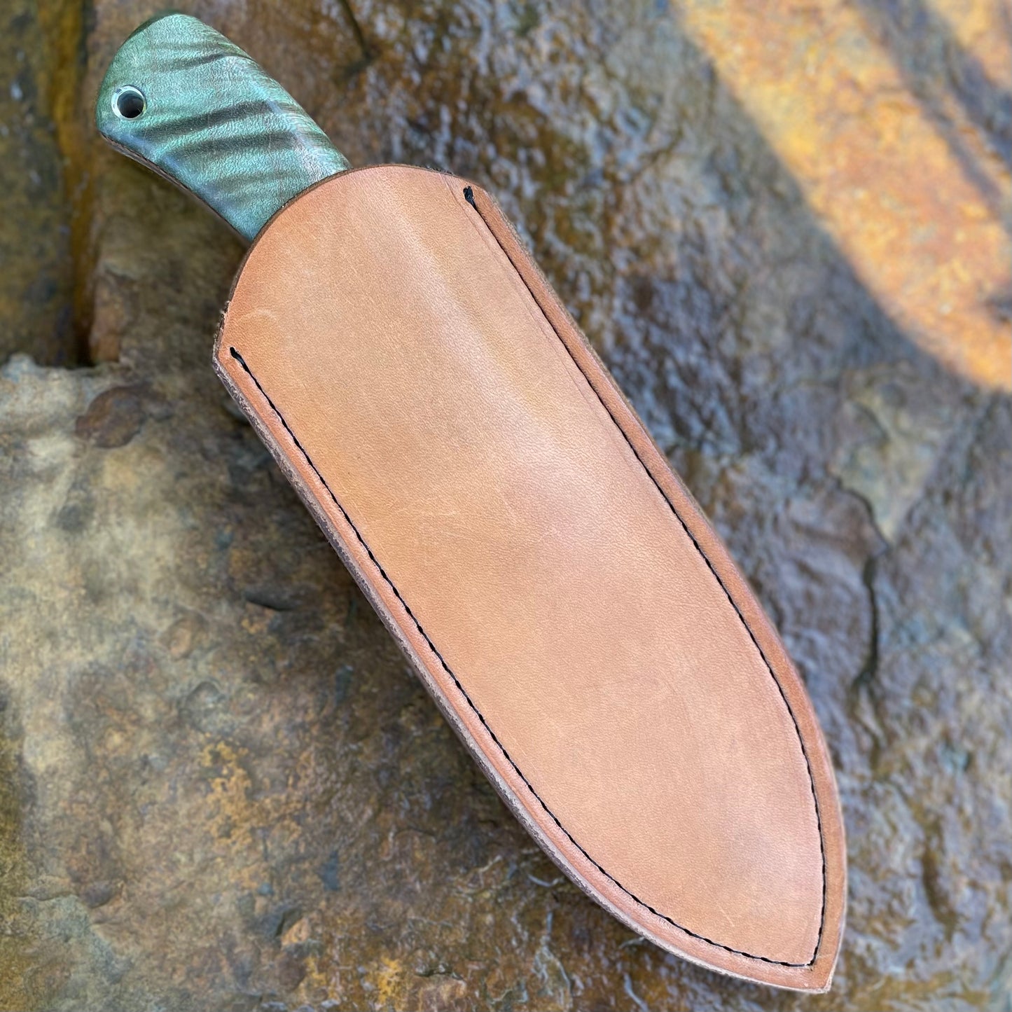 Hunter in CPM154 w/ Green Maple/Micarta Liners