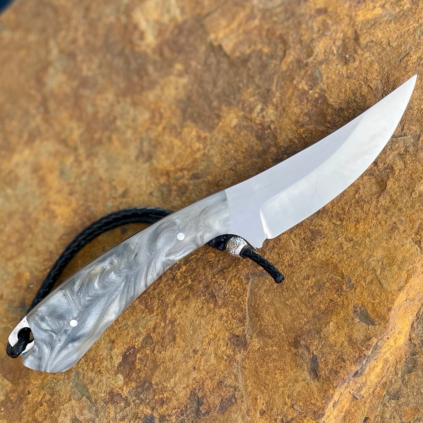 Hunter Skinner in 1095 w/ Grey & Silver Swirl