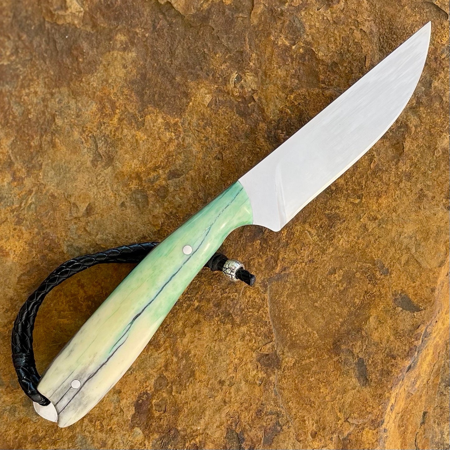 Hunter in 1095 w/ Green Giraffe Bone