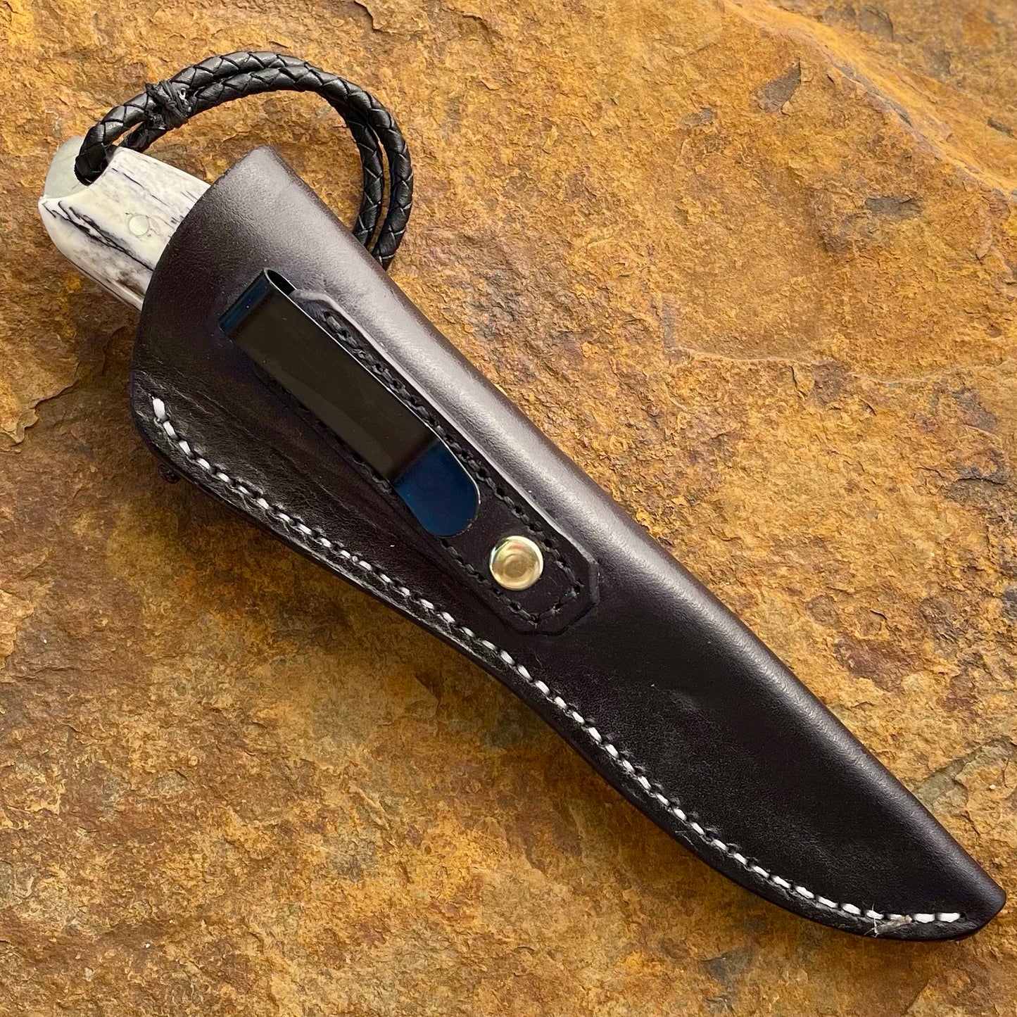 Hunter in 1095 w/ Grey Giraffe Bone
