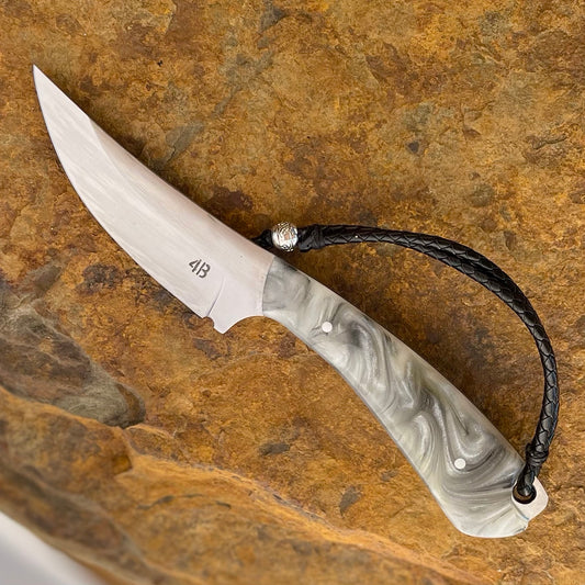 Hunter Skinner in 1095 w/ Grey & Silver Swirl