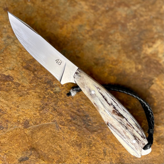 Hunter in 1095 w/ Grey Giraffe Bone
