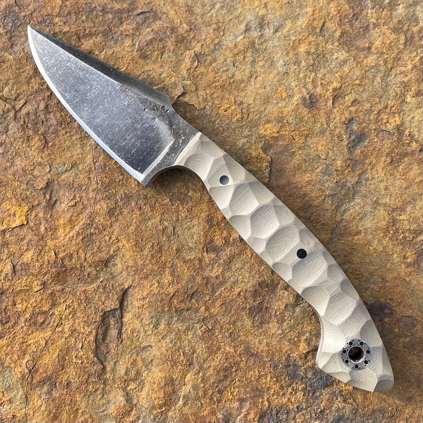 Ridgeback in 52100 w/ Grey G10 Rock Sculpted