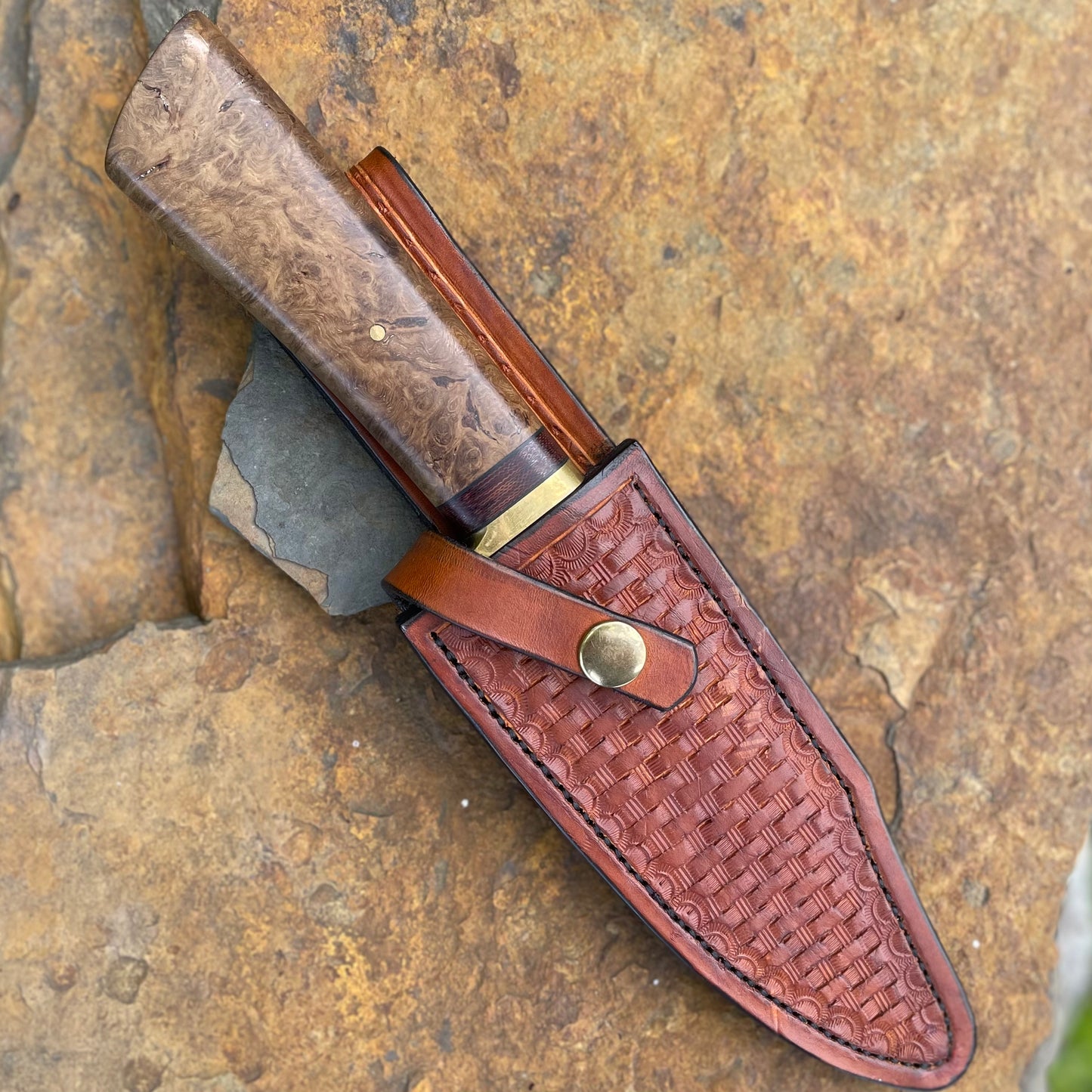 Twist Damascus Hunter w/ Oak Burl