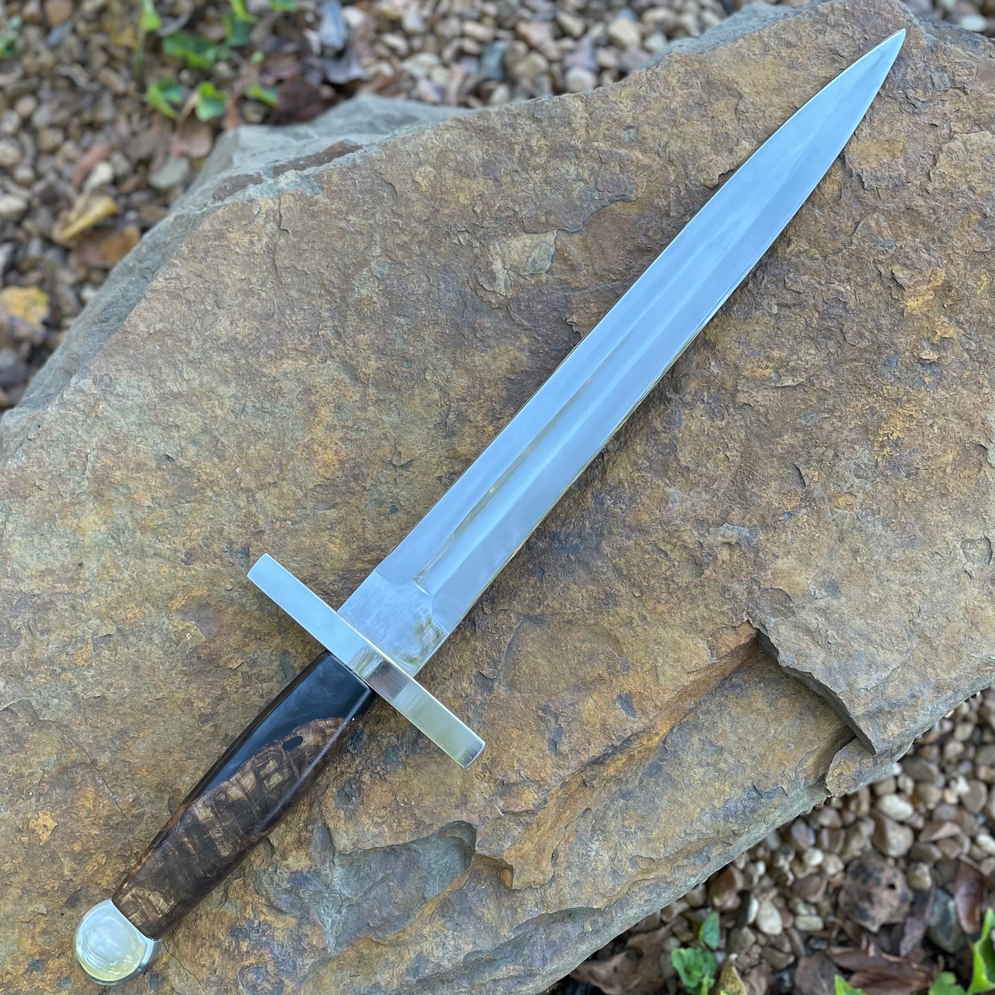 Dagger in 1095 w/ Walnut in Black Resin