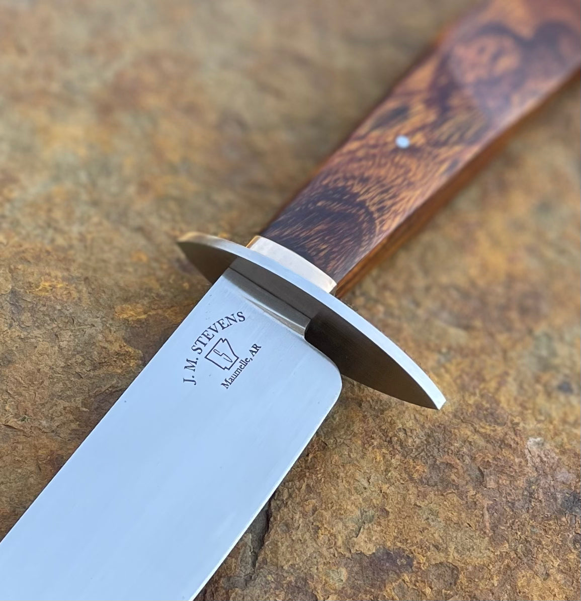Forged Hunter in 80CrV2 with Ironwood