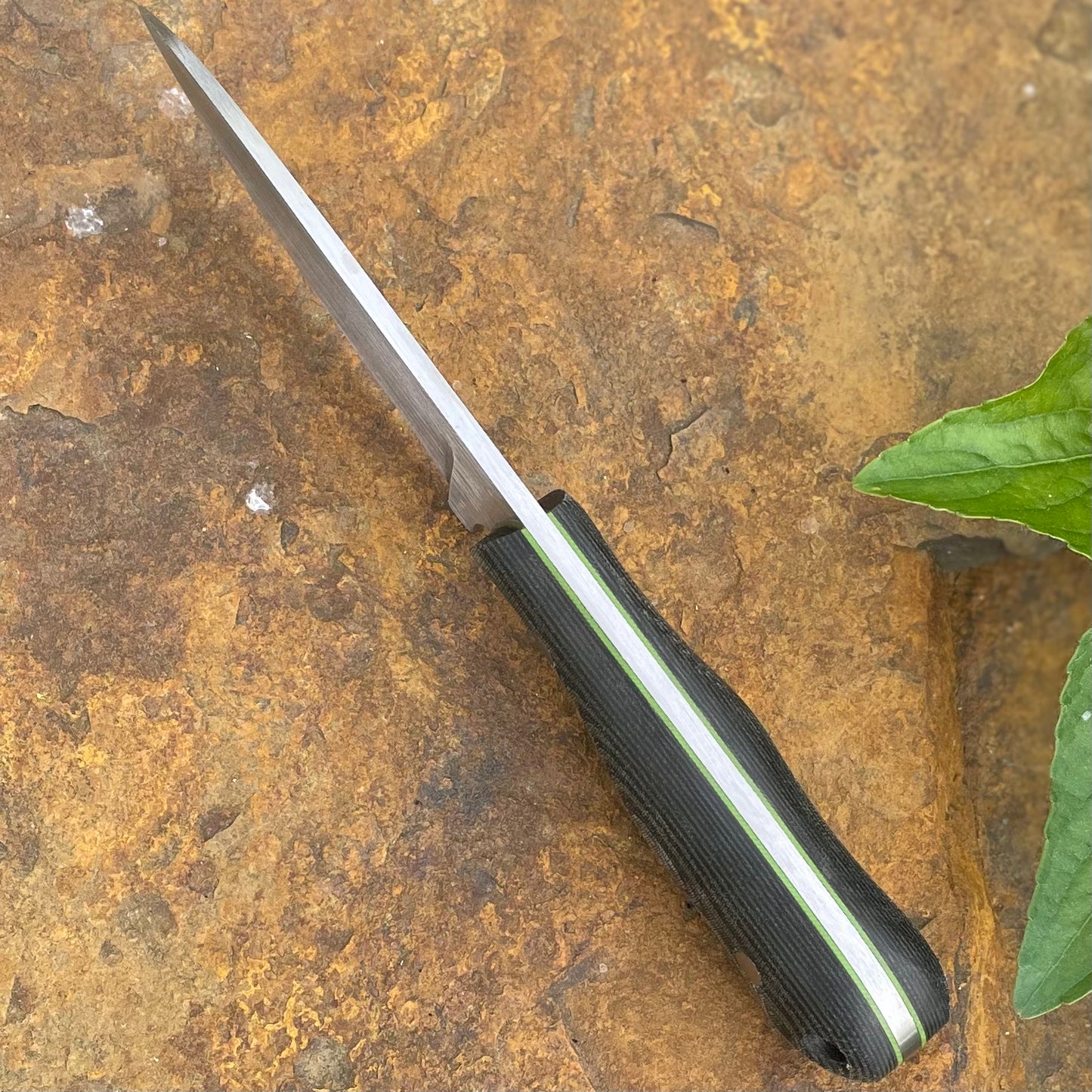 Large Hunter in 80CrV2 w/ Black/Green Micarta