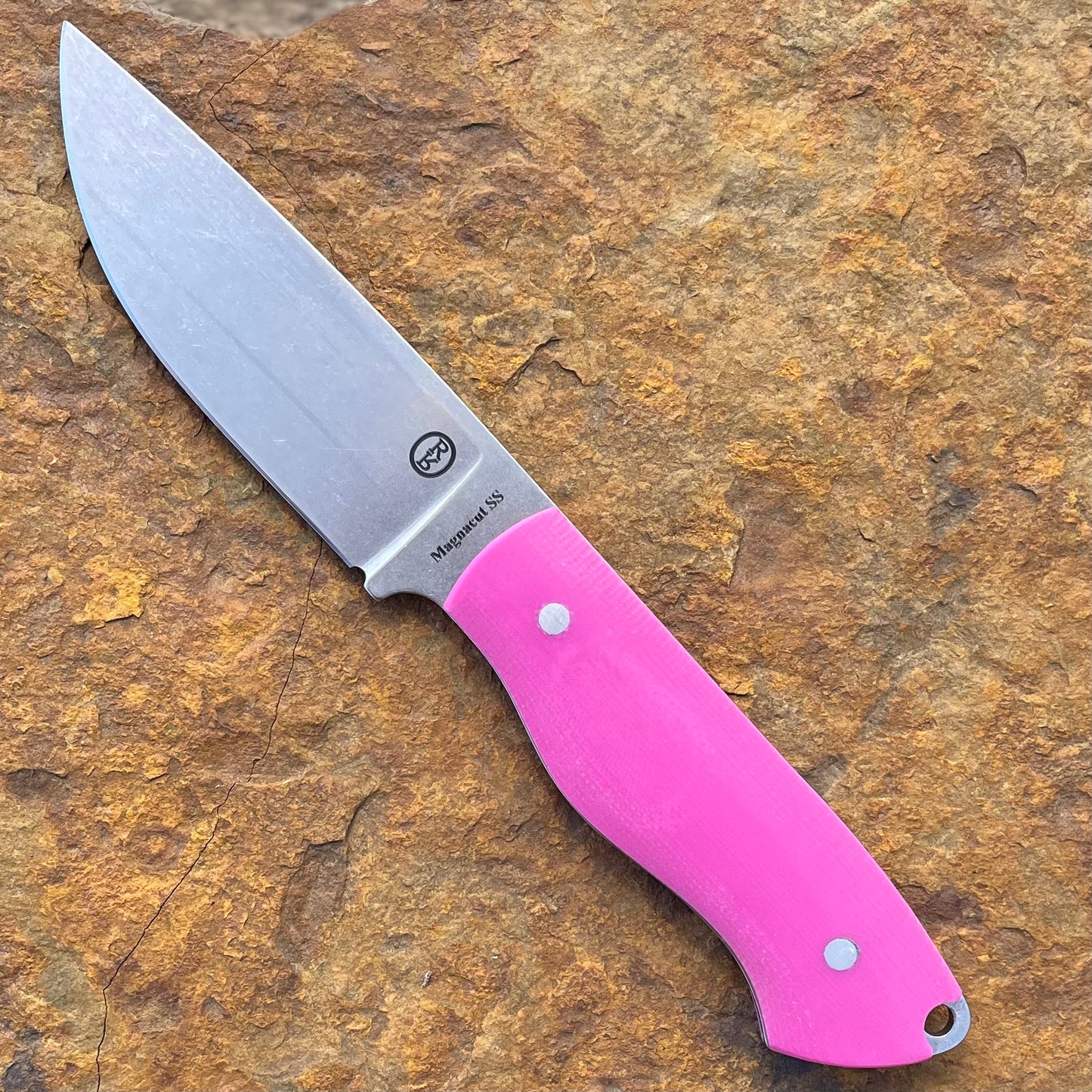 RazOrr 2.0 in Magnacut SS w/ Pink G10