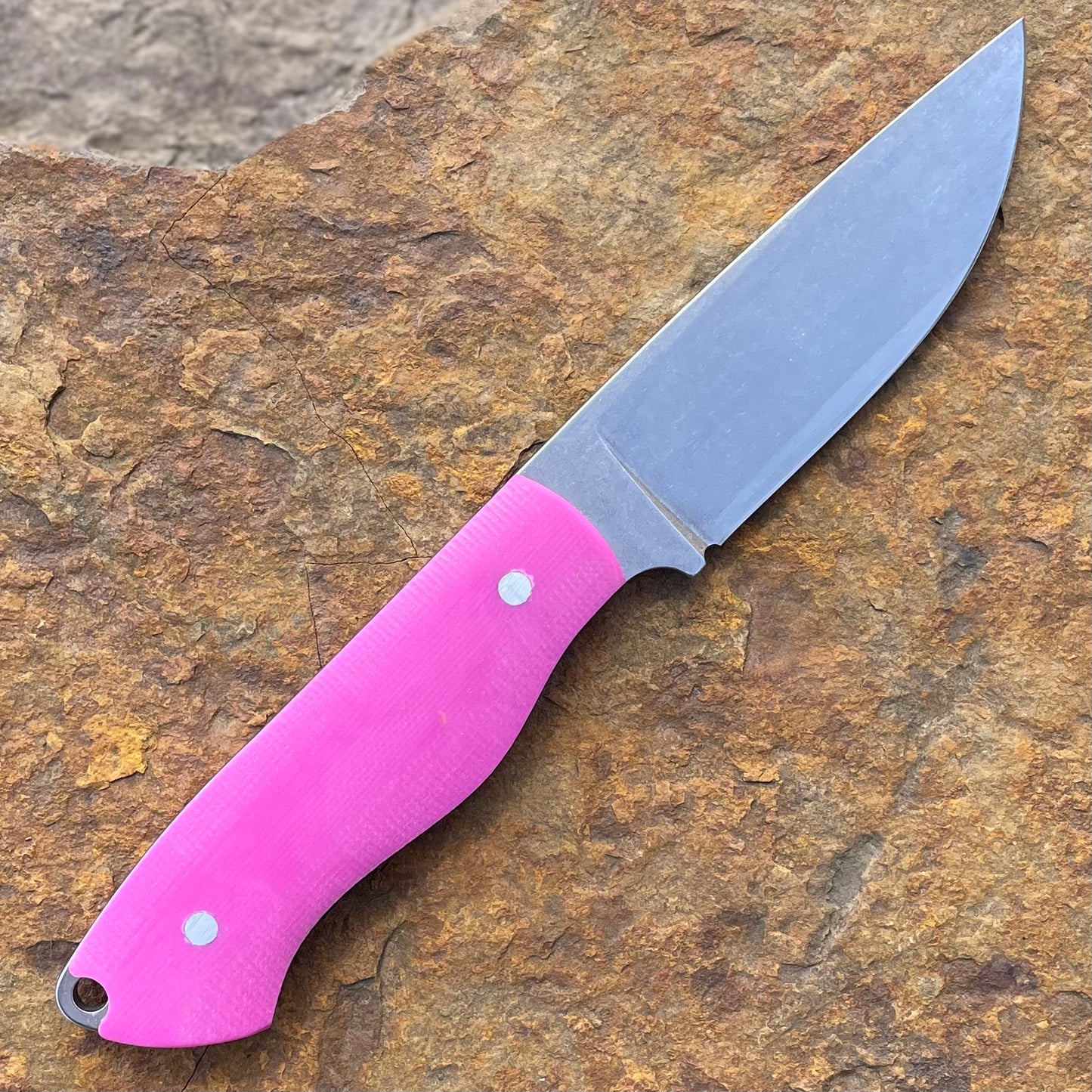 RazOrr 2.0 in Magnacut SS w/ Pink G10