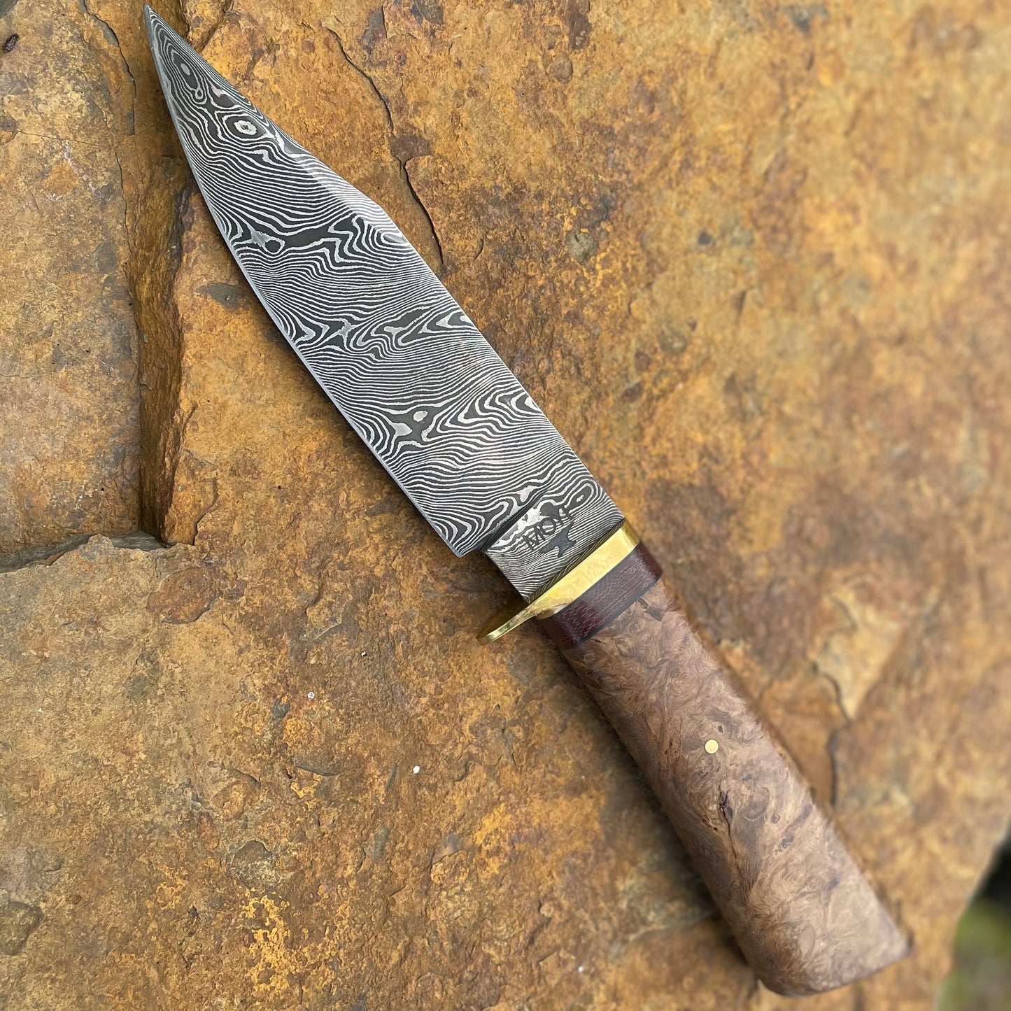 Twist Damascus Hunter w/ Oak Burl