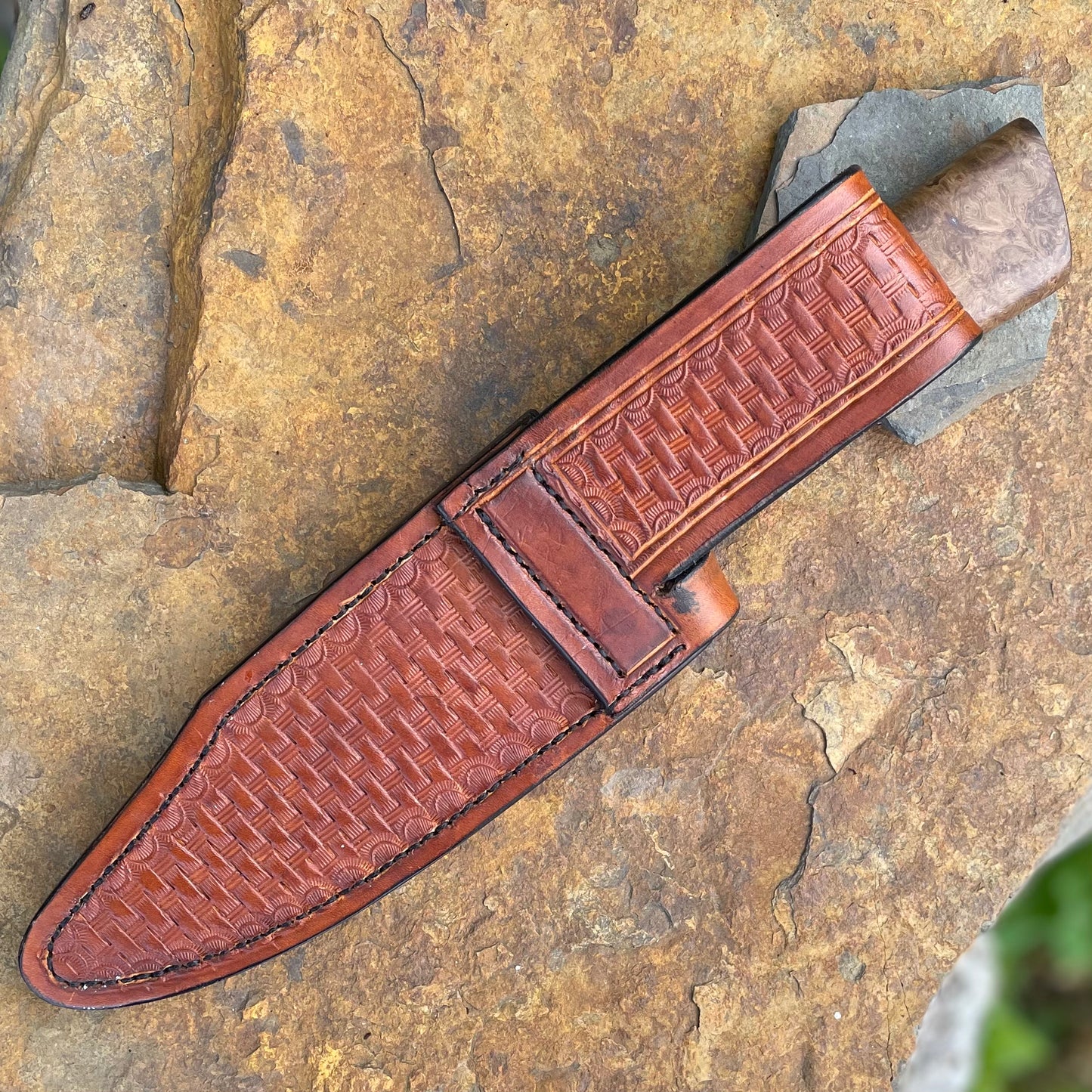 Twist Damascus Hunter w/ Oak Burl
