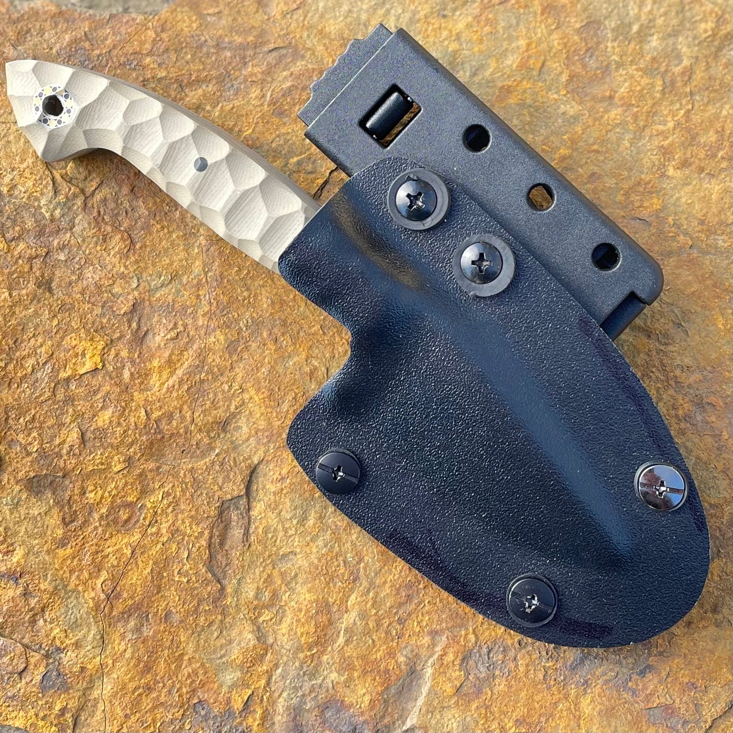 Ridgeback in 52100 w/ Grey G10 Rock Sculpted
