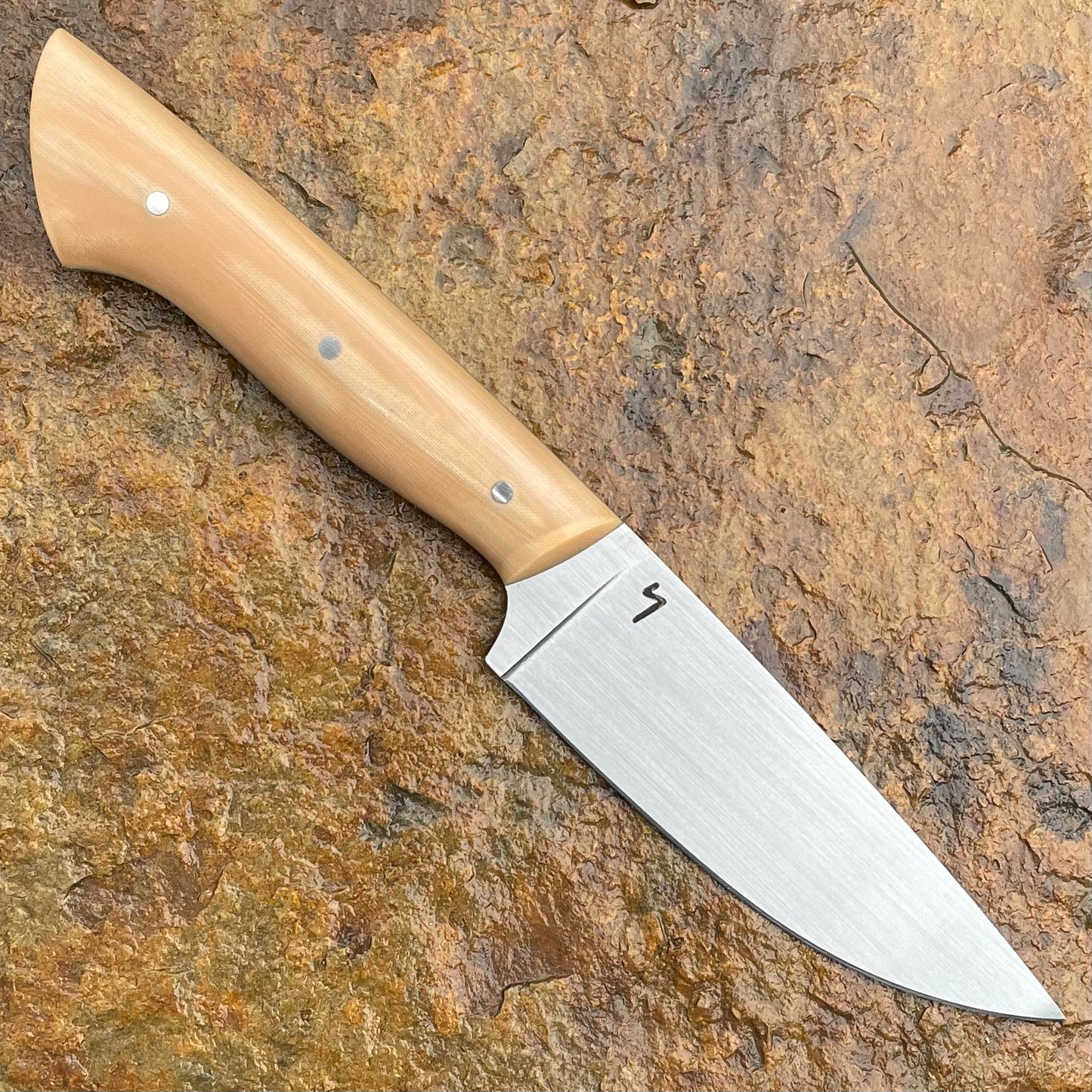 Hunter in 1080 w/ Linen Micarta