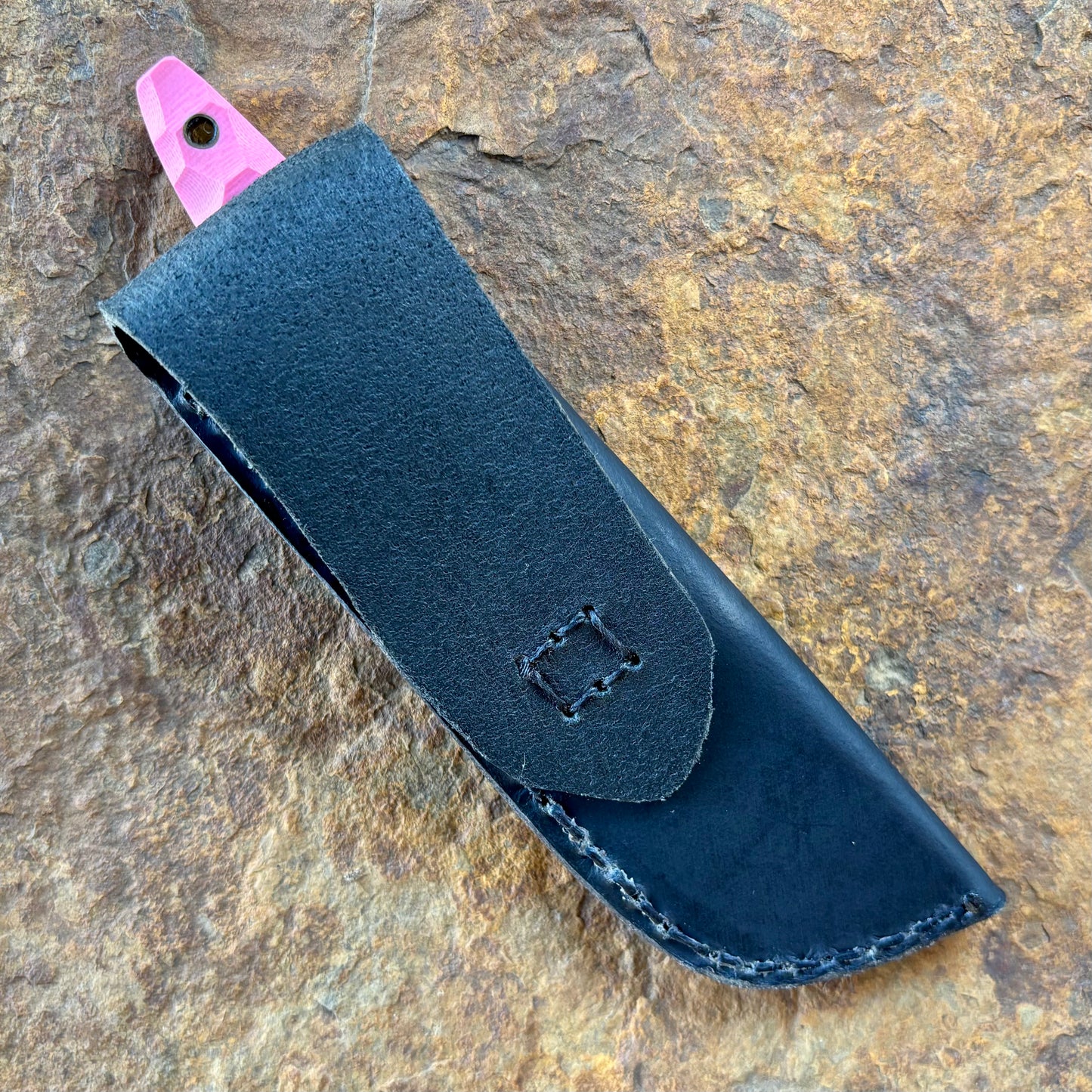 Field Scalpel in W2 w/ Pink G10