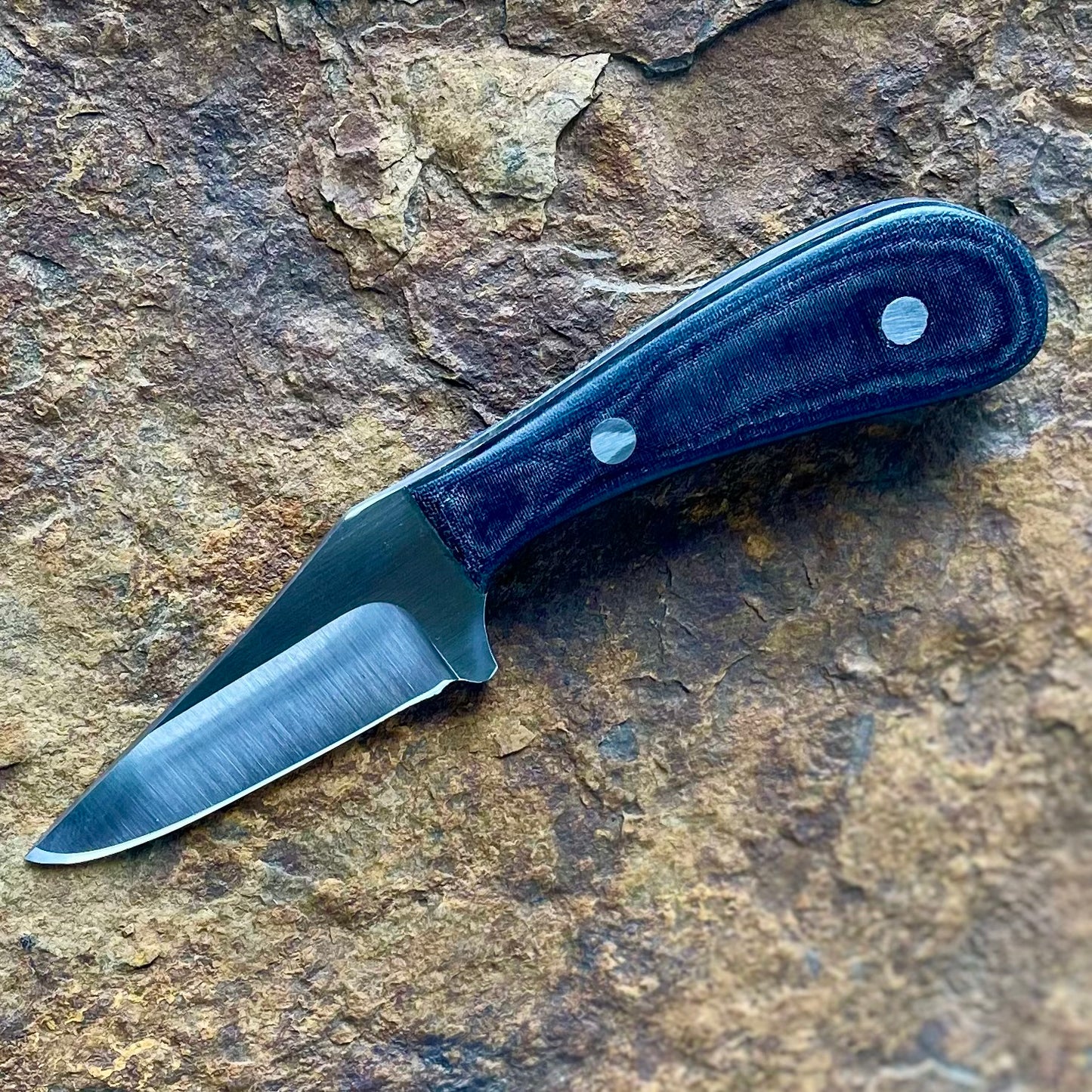Small EDC in 1095 w/ Black Linen Micarta