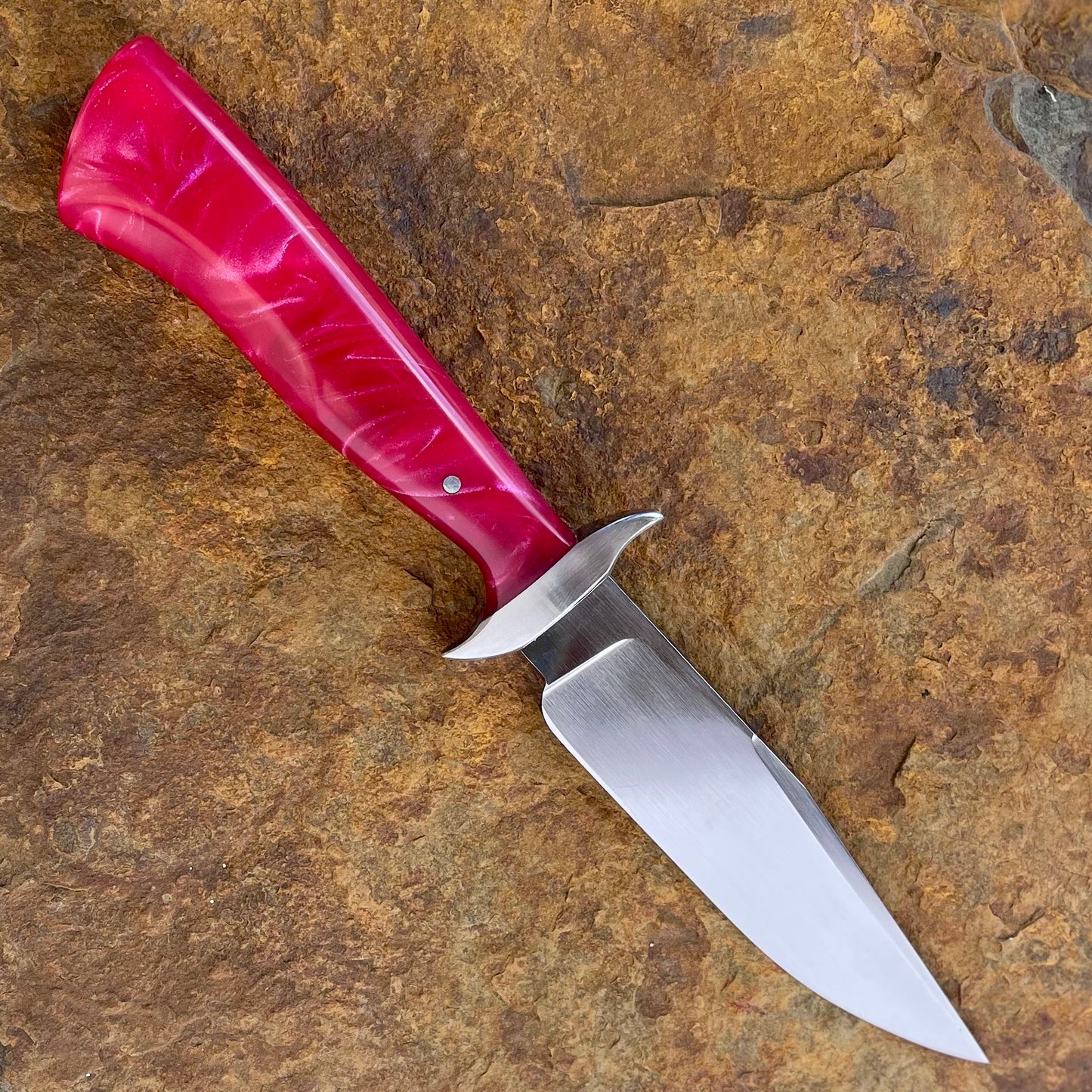 Lady Bowie in 1095 w/ Pink Resin