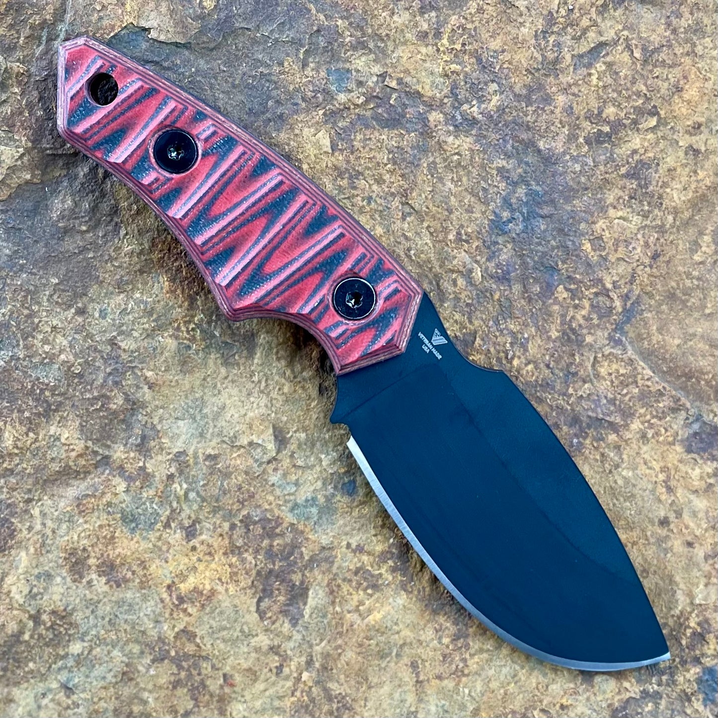 Afanc in 80CrV2 Blk/Red & Black G10