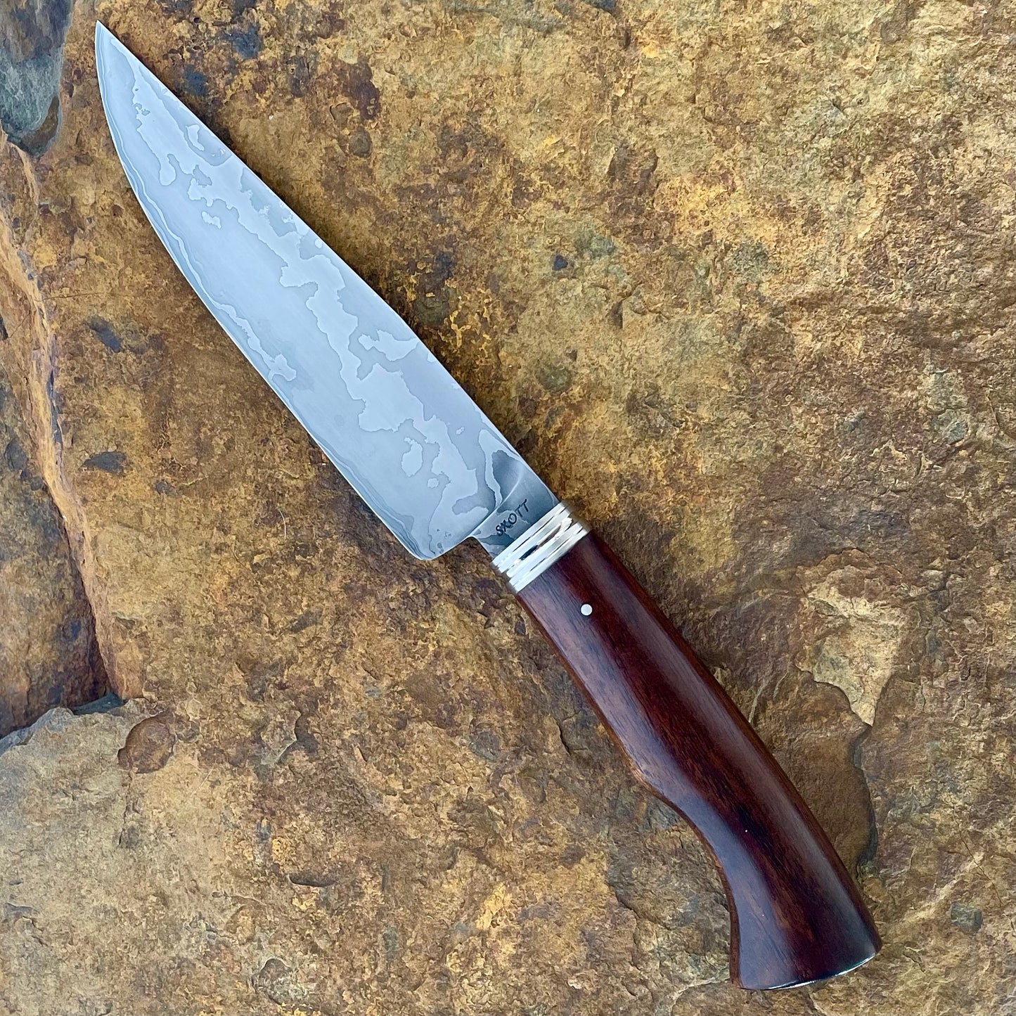 Vyrkalis Damascus 1075/15N20 w/ Walnut