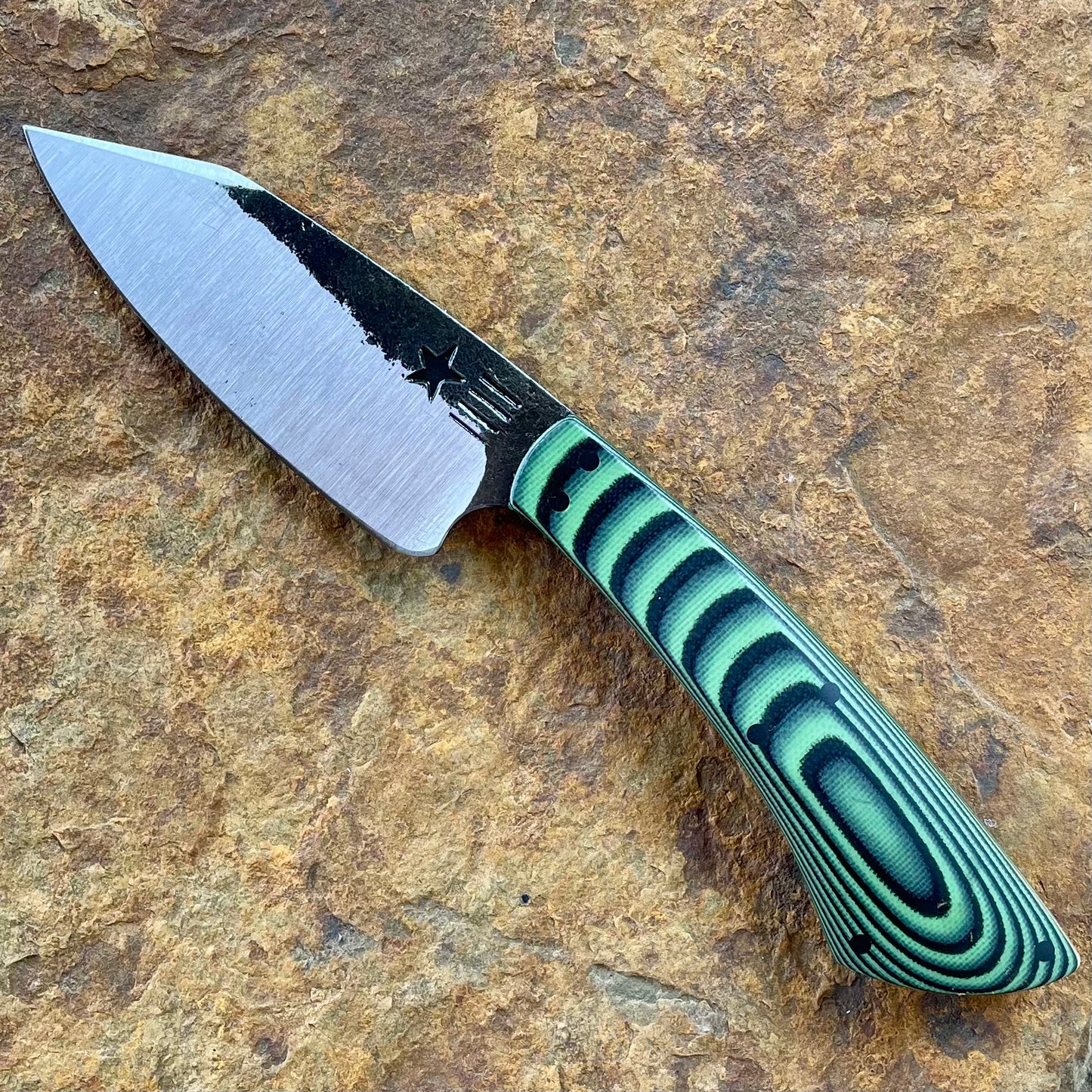 Toxic Banshee in 5160 w/ Green & Black G10