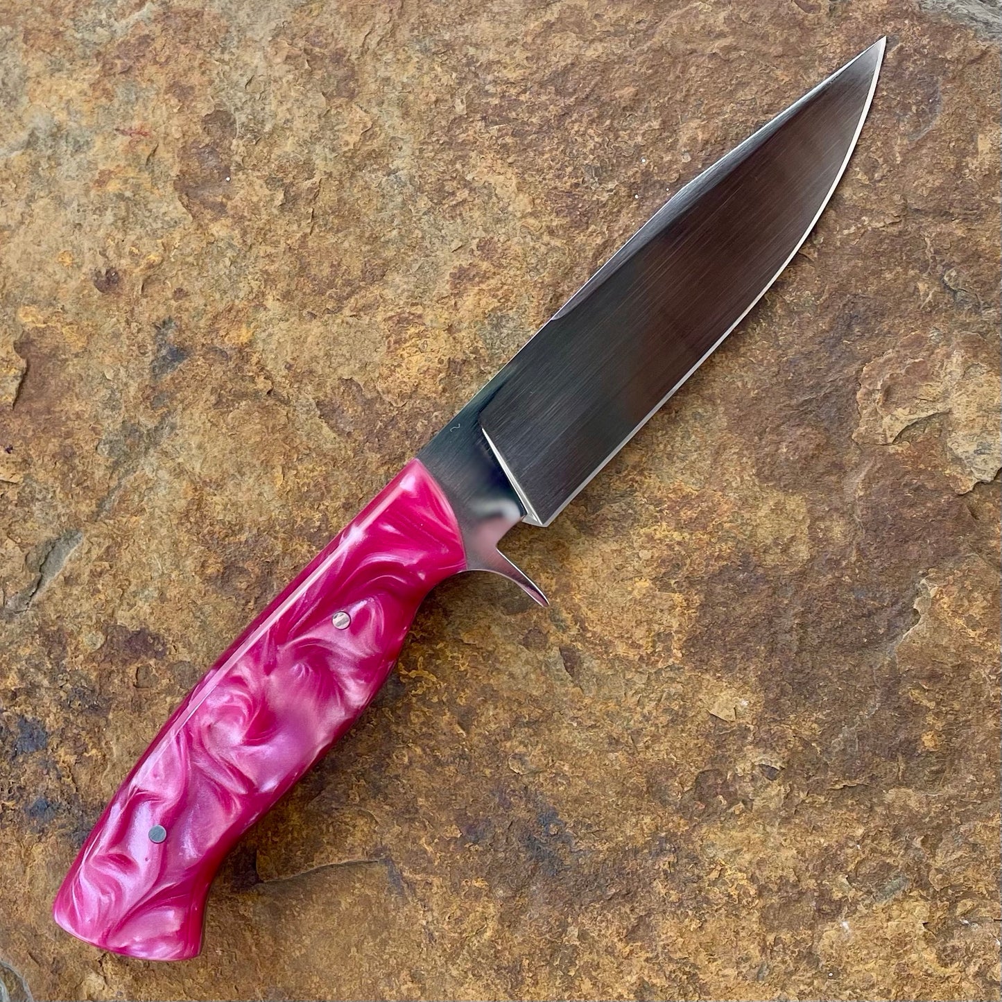 Hunter in 1095 w/ Pink Resin