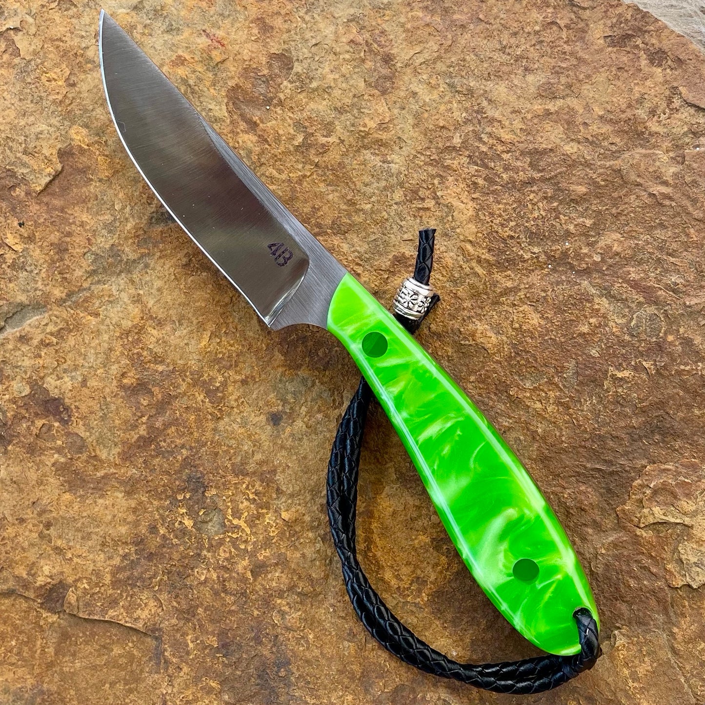 Hunter in 1095 w/ Green Resin
