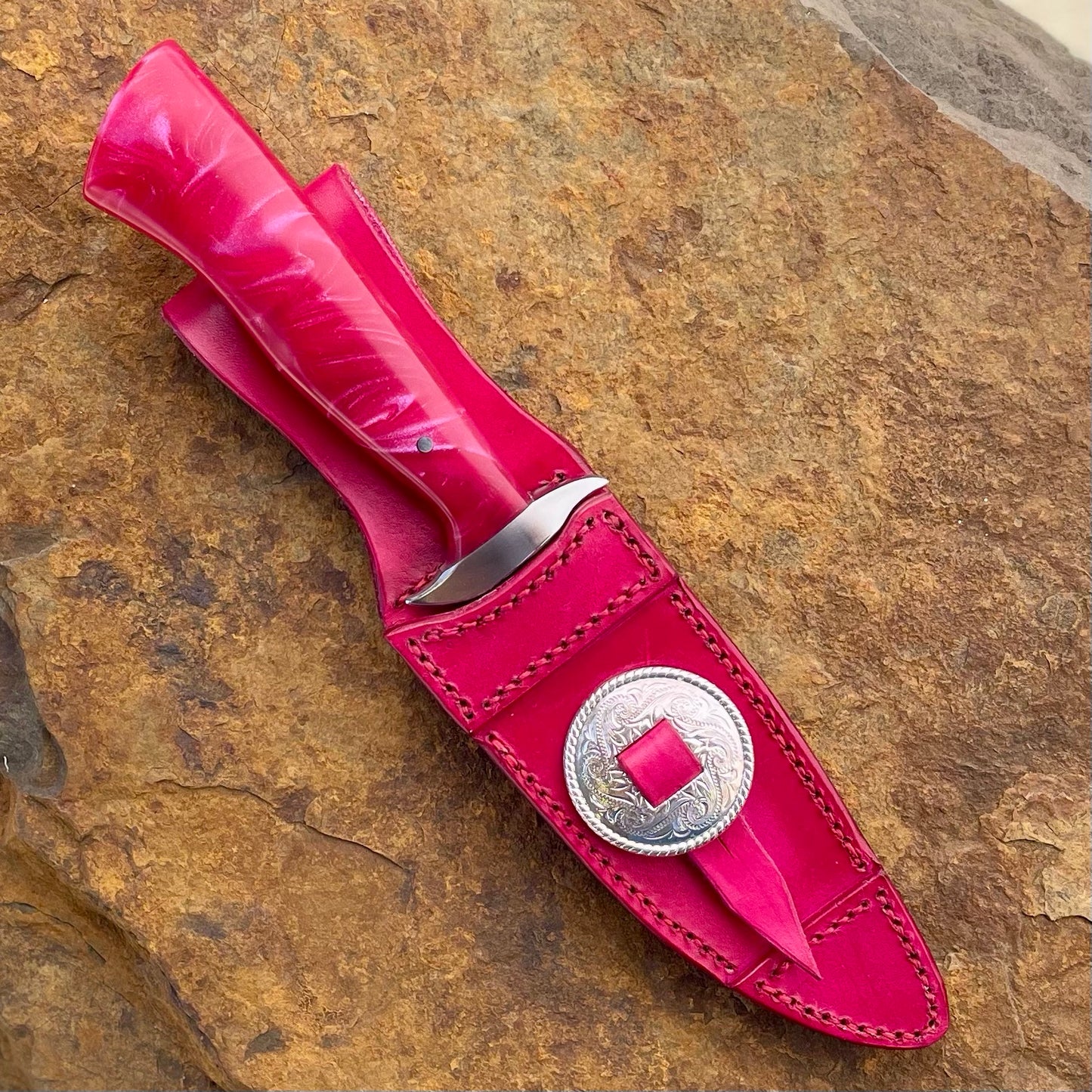 Lady Bowie in 1095 w/ Pink Resin