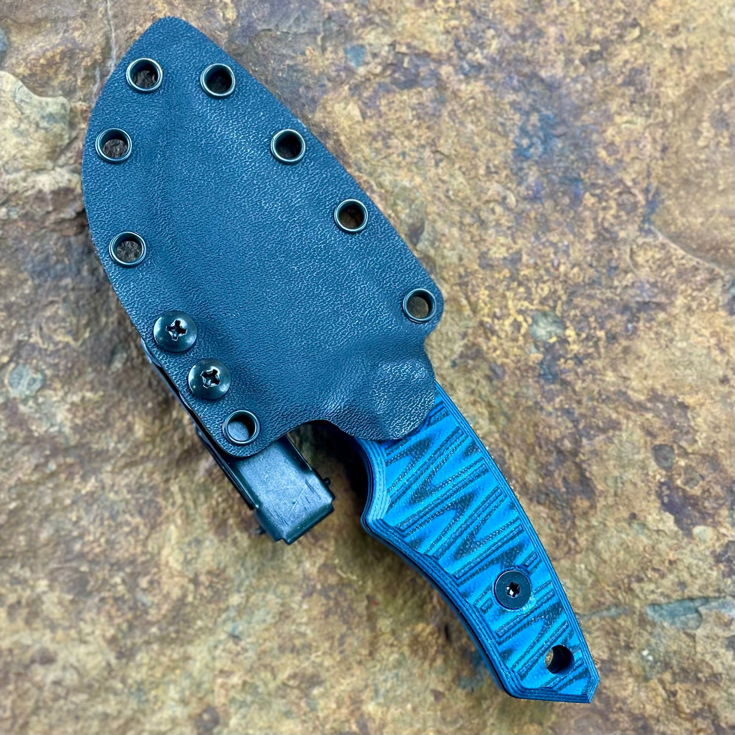 Bigfoot in 80CrV2 Blk/Blue & Black G10