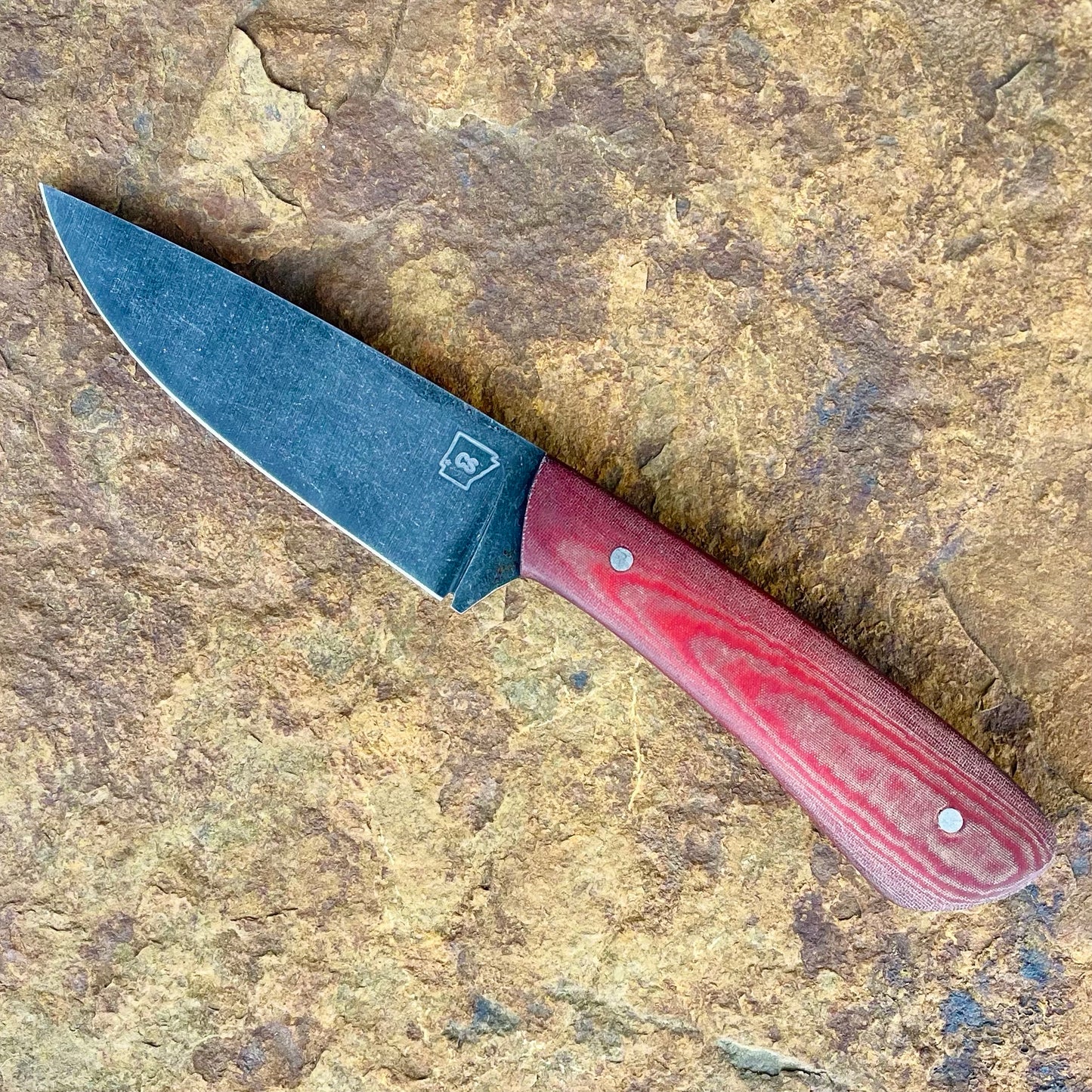 Hunter in 1080 w/ Red Micarta