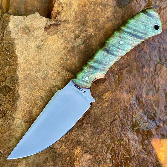 Hunter in CPM154 w/ Green Maple/Micarta Liners
