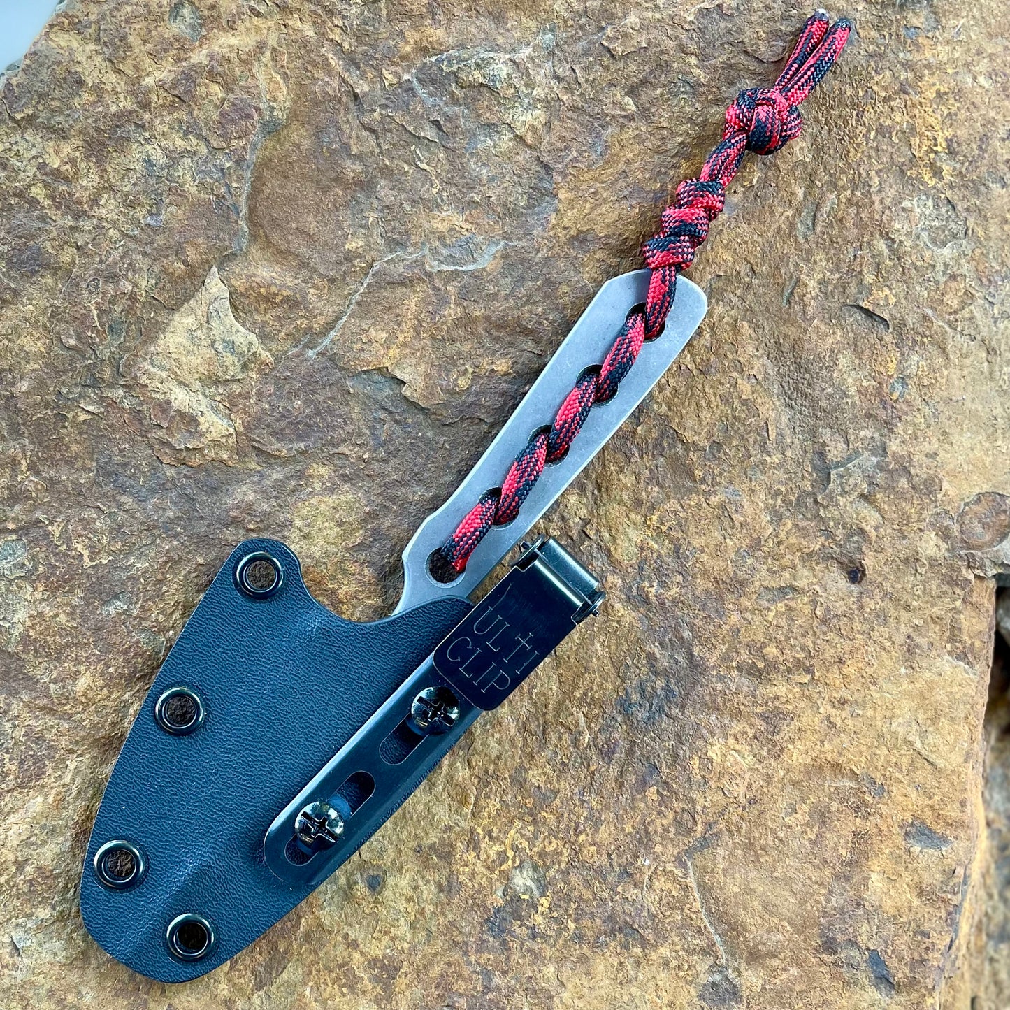 Skelly Scalpel in AEBL w/ Red Paracord