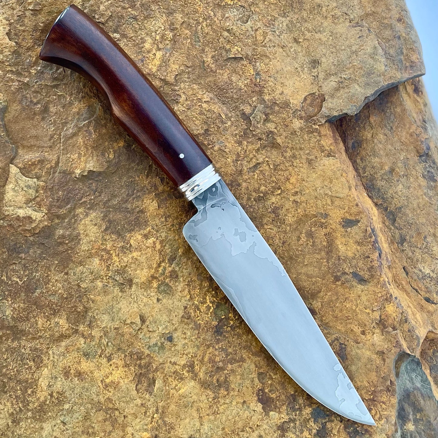 Vyrkalis Damascus 1075/15N20 w/ Walnut