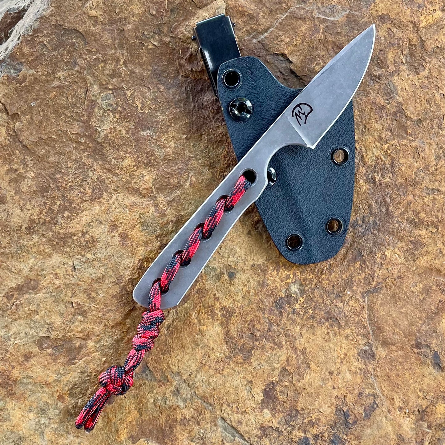 Skelly Scalpel in AEBL w/ Red Paracord