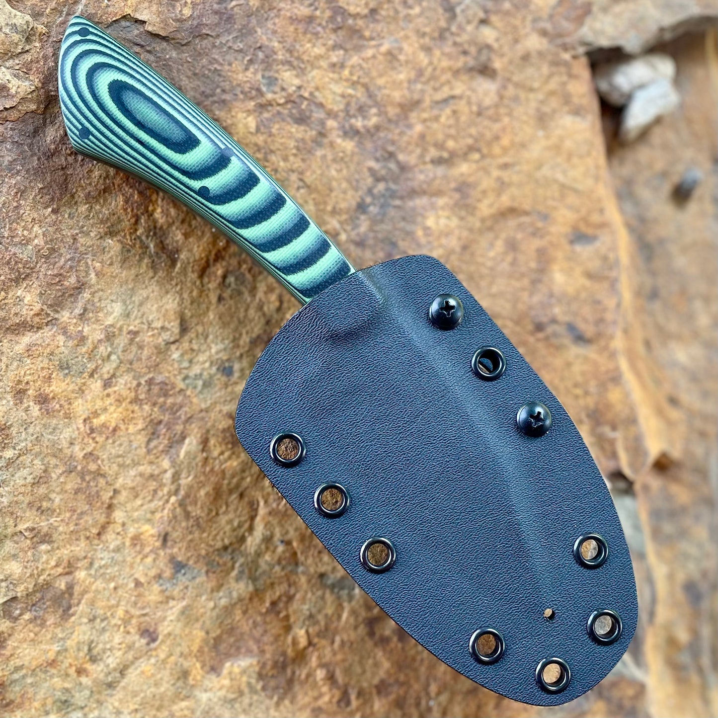 Toxic Banshee in 5160 w/ Green & Black G10