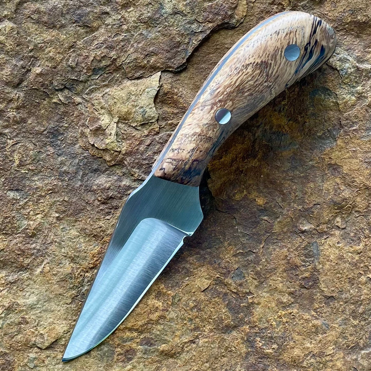 Small Skinner in 1095 w/ Oak Burl