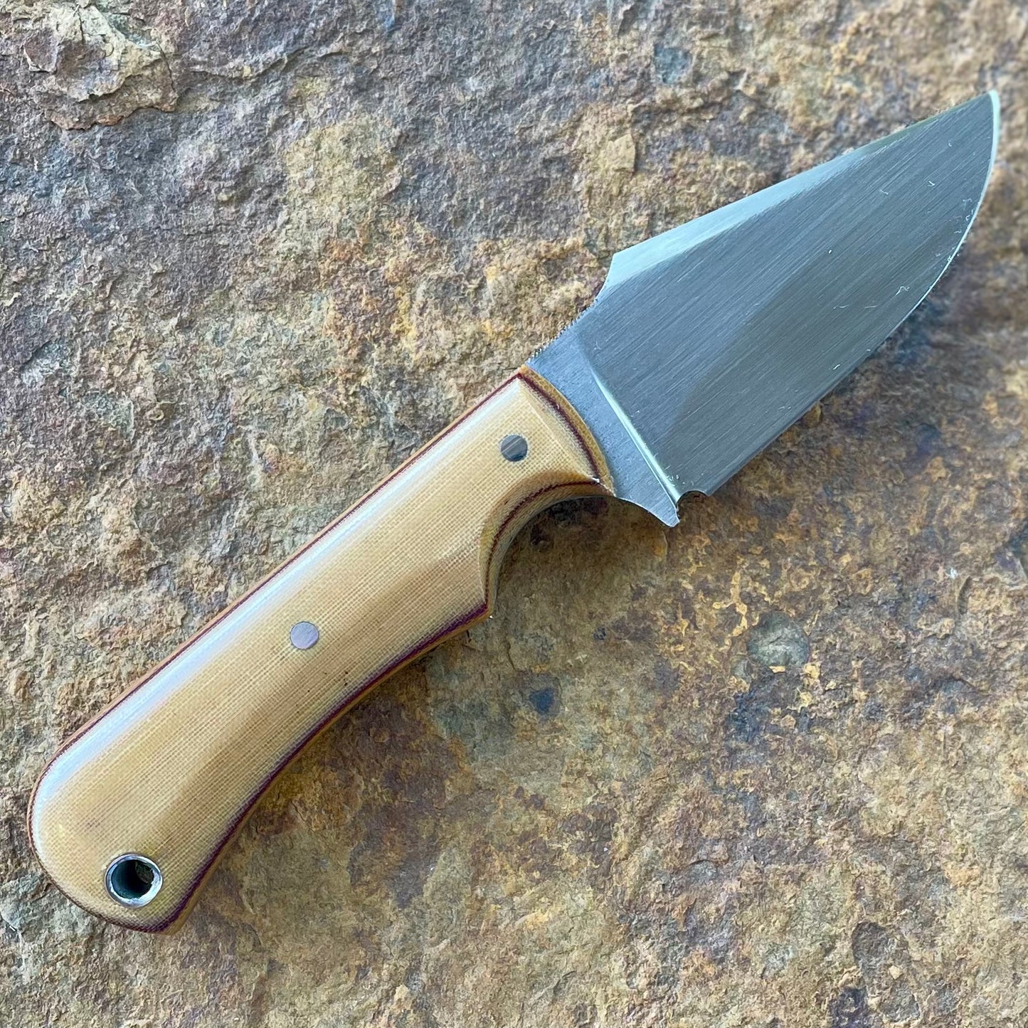 Olivia Pocketknife in W2 w/ Vintage Linen Micarta