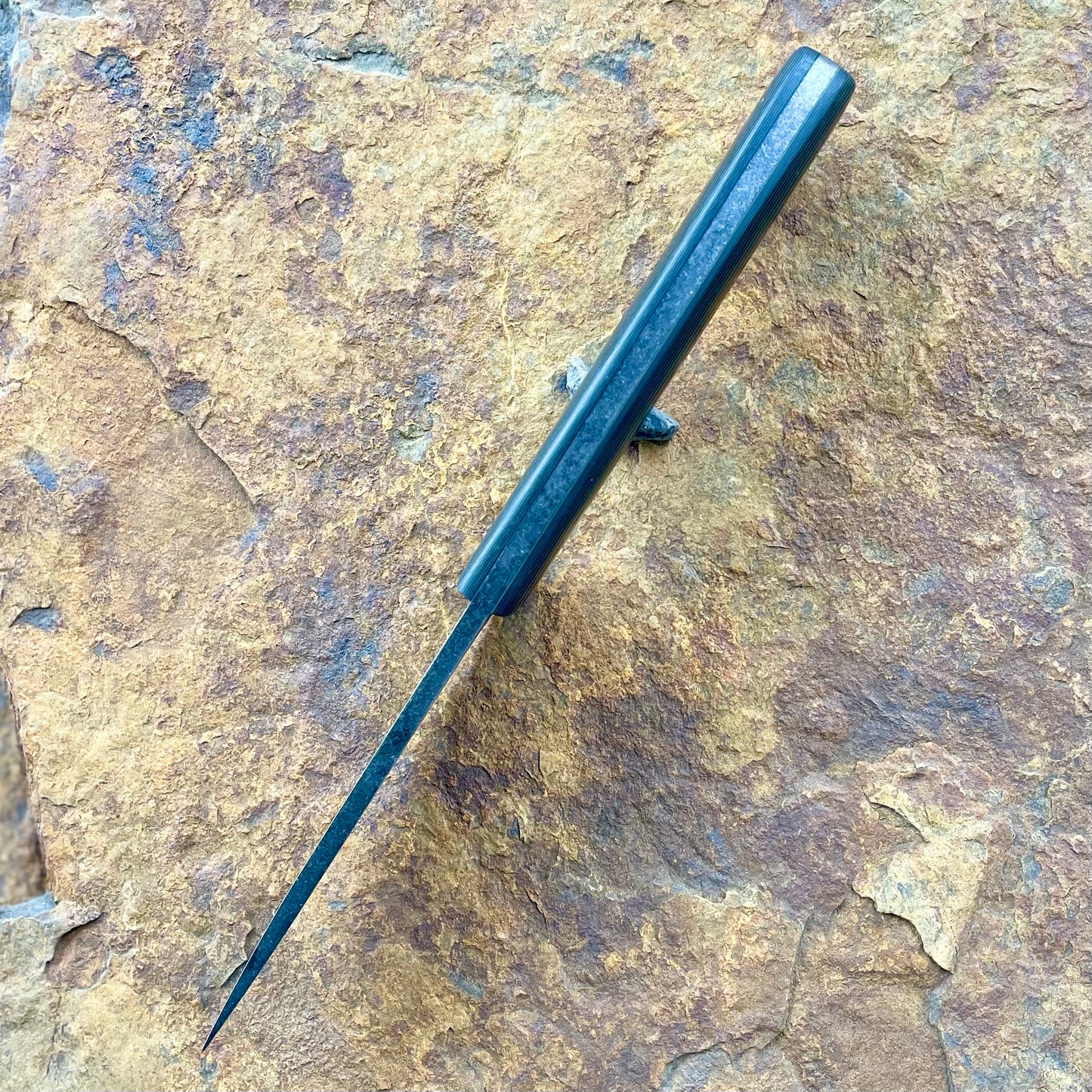 Hunter in 1080 w/ Green & Black G10