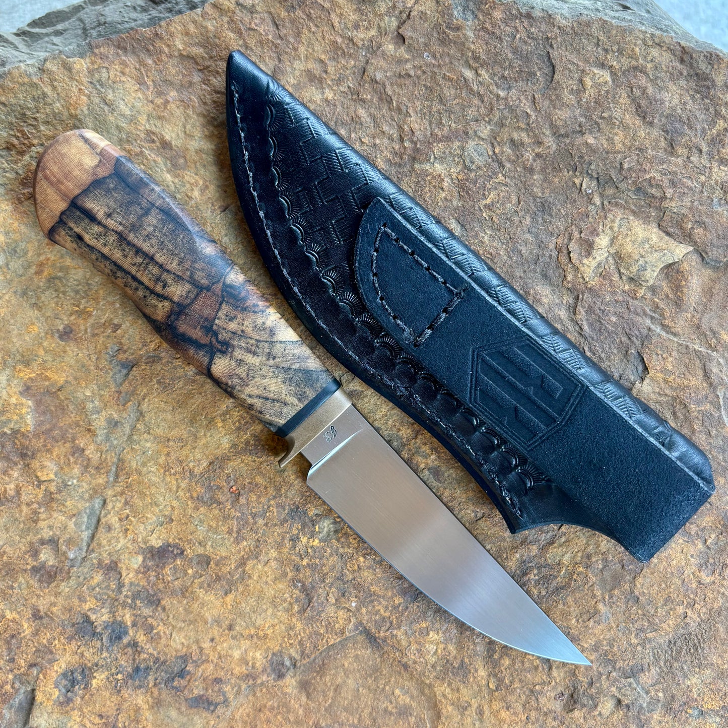Hunter in 80CrV2 w/ Spalted Hackberry
