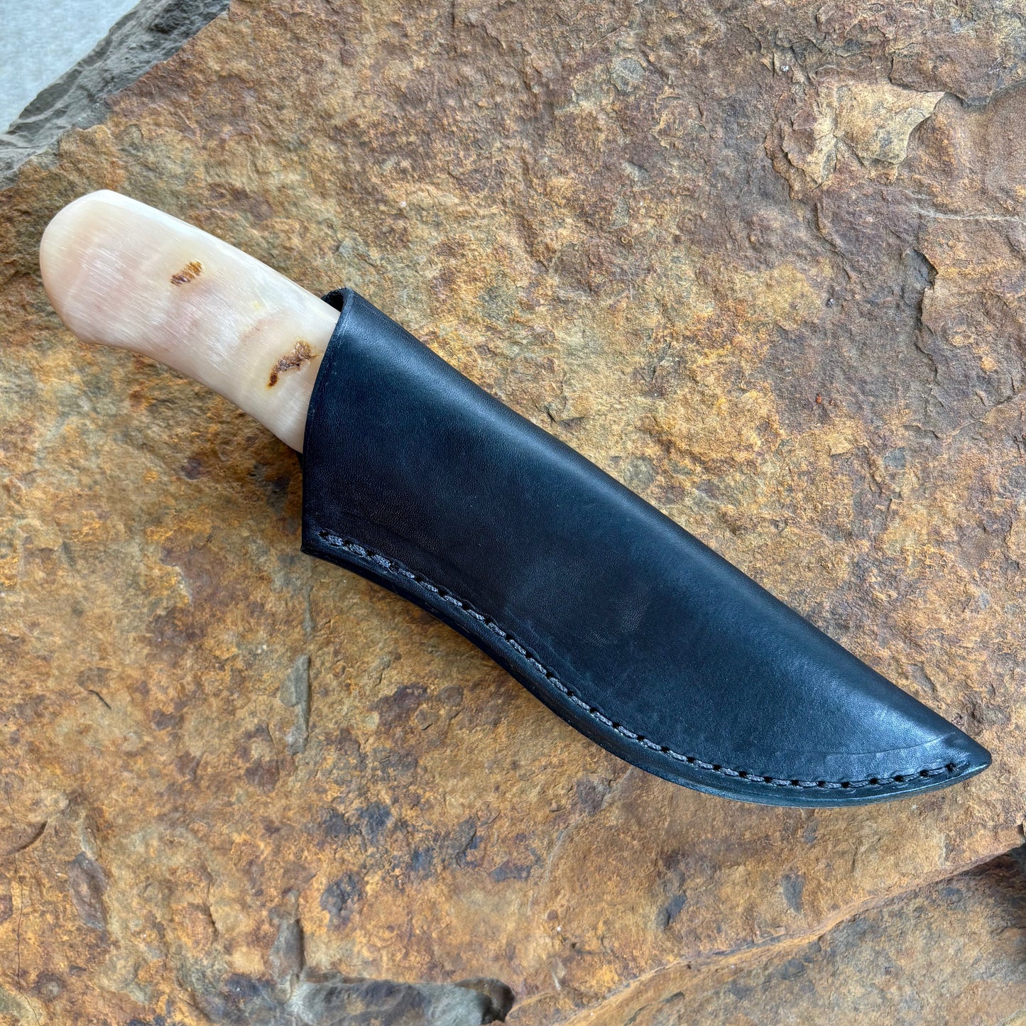 Hunter in Parkerized 80CrV2 w/ Ram Horn