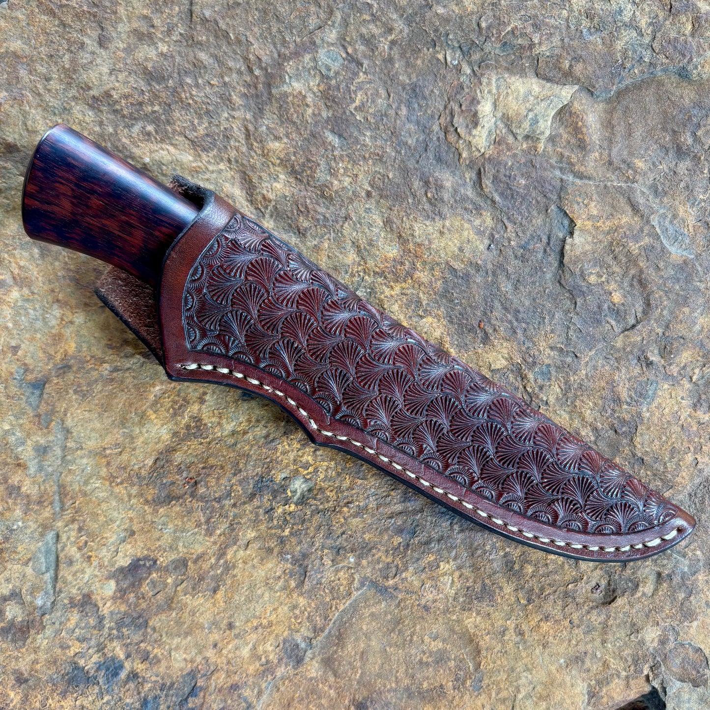 Hunter in 80CrV2 w/ Snakewood