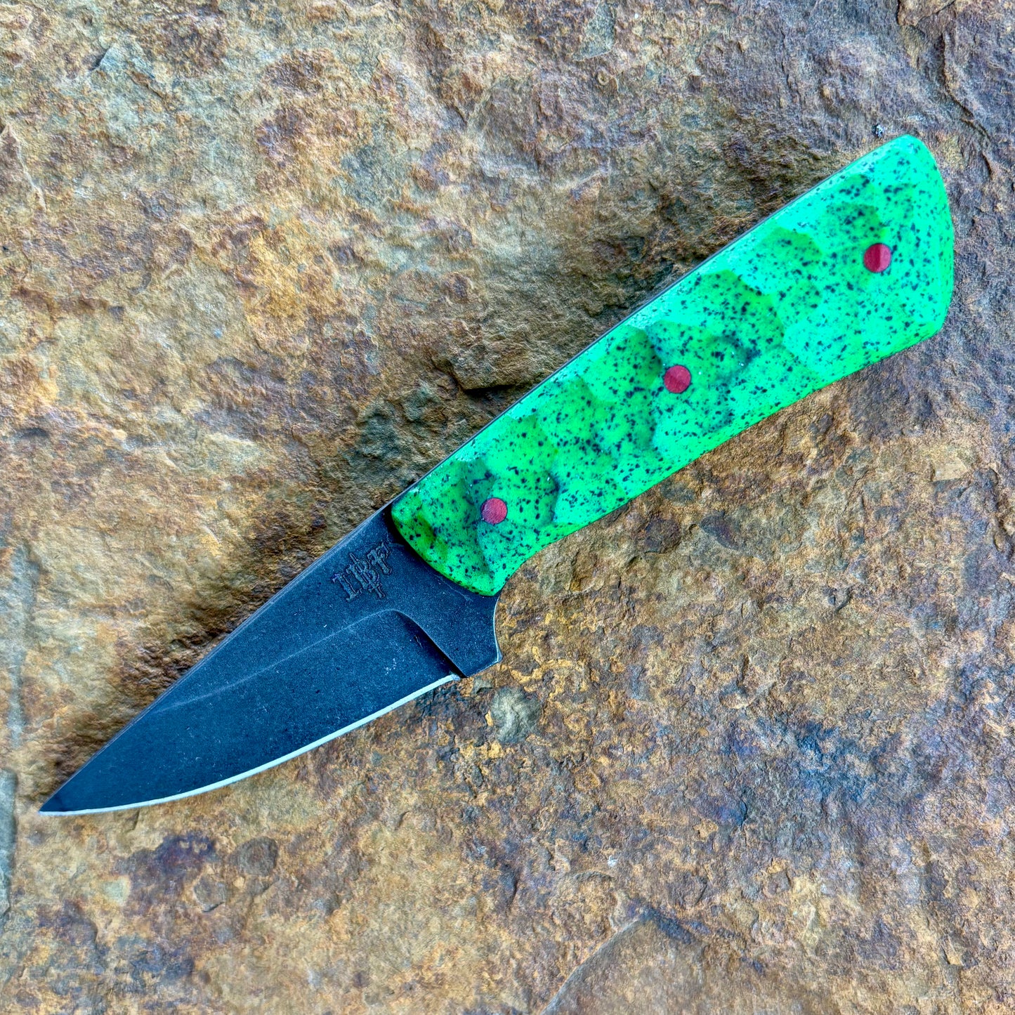 EDC Hobbit in 80CrV2 w/ Green GripX