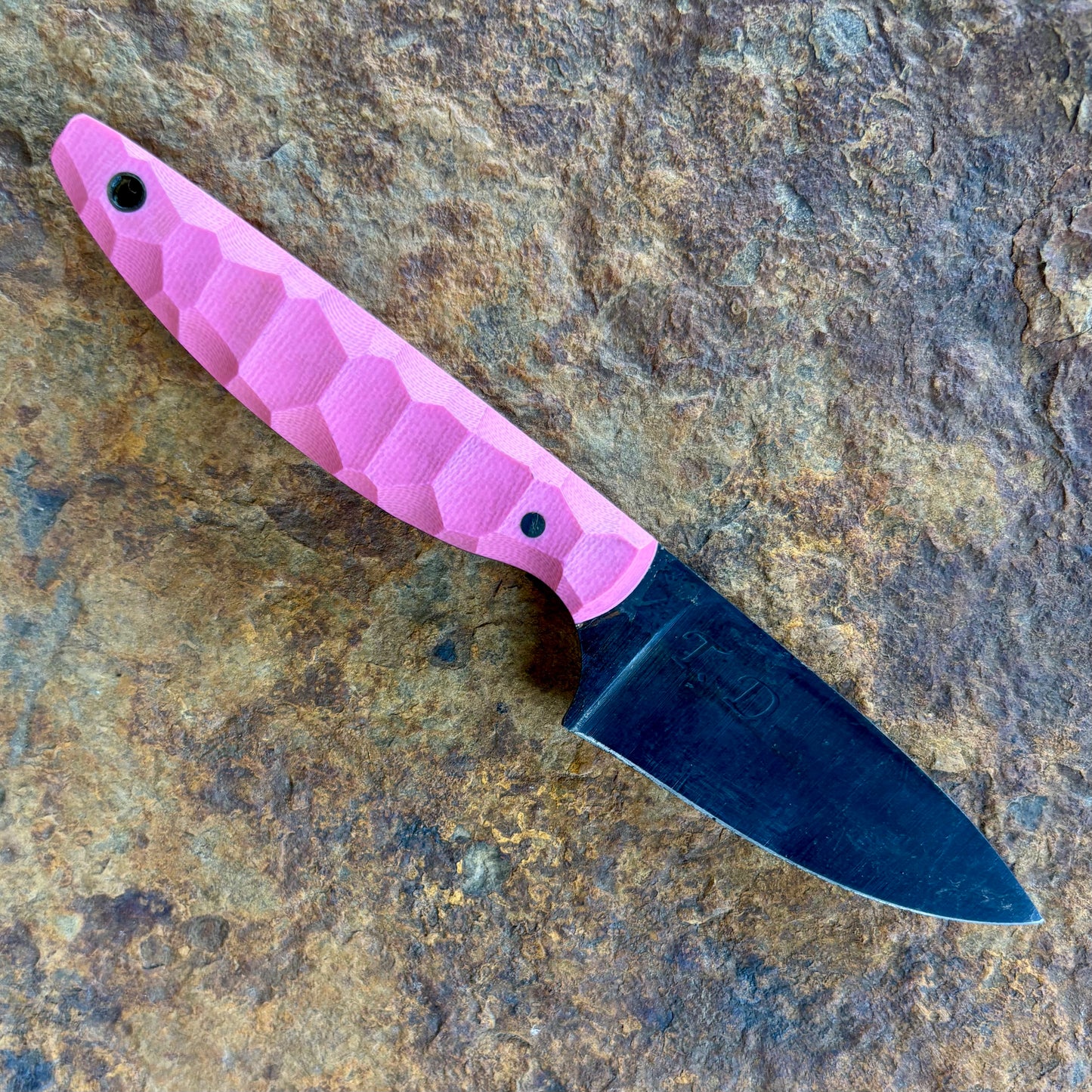 Field Scalpel in W2 w/ Pink G10